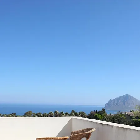 Versomare & Guest house *