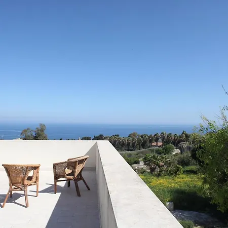 Versomare & Guest house *