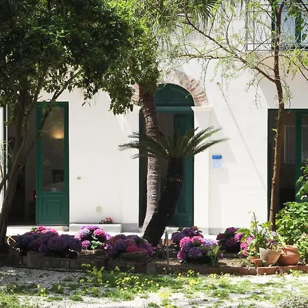 Versomare & Guest house