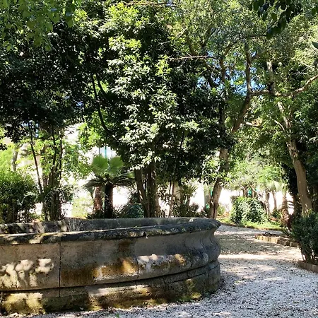 Versomare & Guest house *