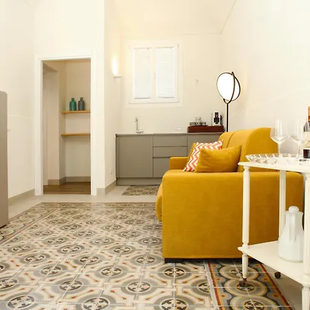 Versomare & Guest house *