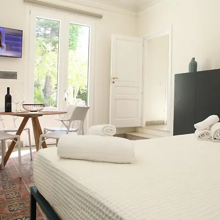 Versomare & Guest house *