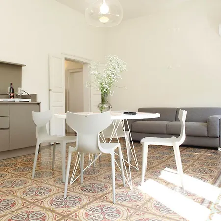 Versomare & Guest house Valderice